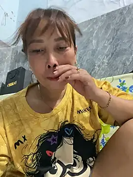 Linaannn online show from 04/05/26, 01:08