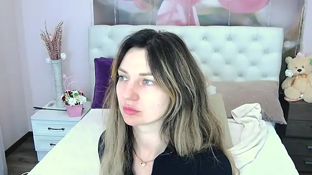 VioletUmi online show from 09/29/25, 08:52