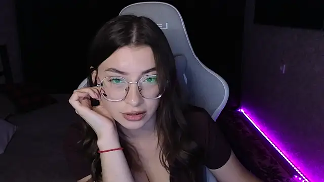 EuphoriaHaily online show from 11/26/25, 01:34