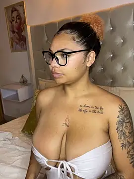 Eloisa cleavage  online show from 12/22/25, 10:12