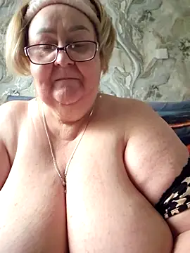 Snapshot of Awn290668 chatting on 12/14/25, 10:09 Awn290668 online show from 12/14/25, 10:09