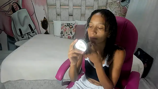 EMMA SWEETT1 online show from 01/28/25, 12:32