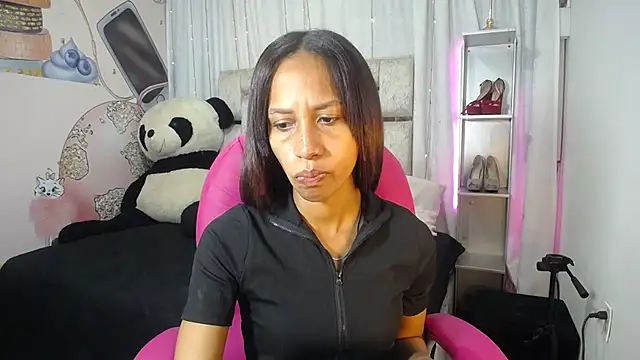 EMMA SWEETT1 online show from 11/25/25, 06:30