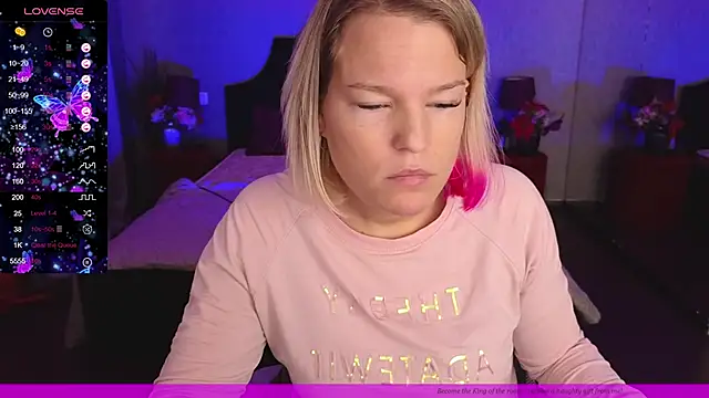 Snapshot of EVAshinyGIRL chatting on 12/13/24, 10:30 EVAshinyGIRL online show from 12/13/24, 10:30