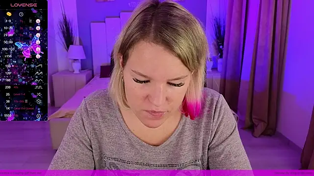 Snapshot of EVAshinyGIRL chatting on 12/20/24, 07:44 EVAshinyGIRL online show from 12/20/24, 07:44