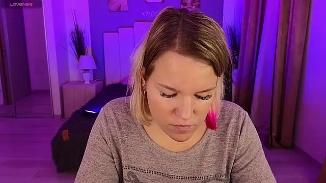 Snapshot of EVAshinyGIRL chatting on 12/26/24, 07:35 EVAshinyGIRL online show from 12/26/24, 07:35