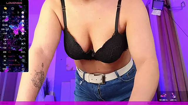 Snapshot of EVAshinyGIRL chatting on 12/27/24, 04:54 EVAshinyGIRL online show from 12/27/24, 04:54