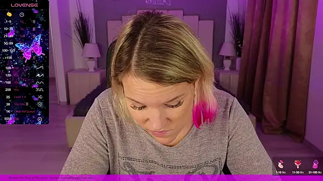 Snapshot of EVAshinyGIRL chatting on 12/28/24, 10:47 EVAshinyGIRL online show from 12/28/24, 10:47