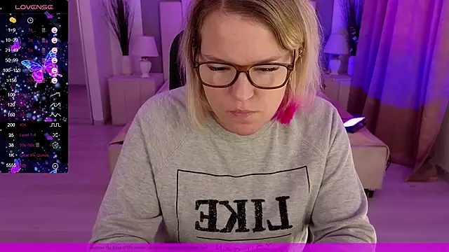 Snapshot of EVAshinyGIRL chatting on 01/05/25, 07:49 EVAshinyGIRL online show from 01/05/25, 07:49