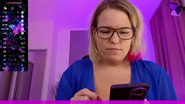 Snapshot of EVAshinyGIRL chatting on 01/05/25, 11:15 EVAshinyGIRL online show from 01/05/25, 11:15