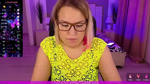 Snapshot of EVAshinyGIRL chatting on 01/08/25, 03:39 EVAshinyGIRL online show from 01/08/25, 03:39