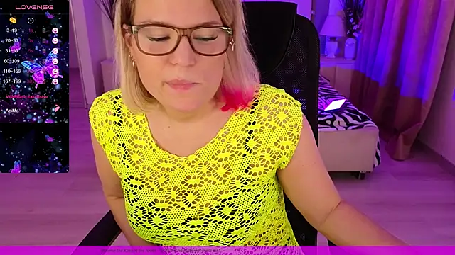 Snapshot of EVAshinyGIRL chatting on 01/09/25, 02:51 EVAshinyGIRL online show from 01/09/25, 02:51