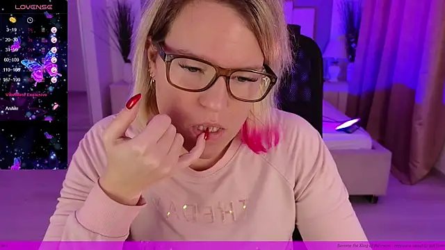 Snapshot of EVAshinyGIRL chatting on 01/12/25, 07:53 EVAshinyGIRL online show from 01/12/25, 07:53