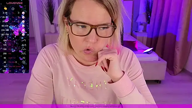 Snapshot of EVAshinyGIRL chatting on 01/12/25, 11:39 EVAshinyGIRL online show from 01/12/25, 11:39