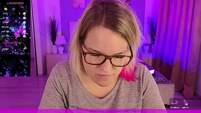 Snapshot of EVAshinyGIRL chatting on 01/14/25, 07:59 EVAshinyGIRL online show from 01/14/25, 07:59