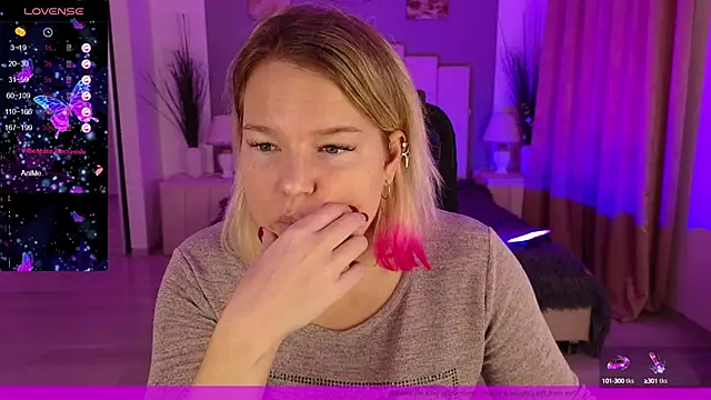 Snapshot of EVAshinyGIRL chatting on 01/17/25, 07:41 EVAshinyGIRL online show from 01/17/25, 07:41