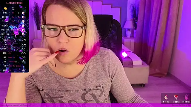 Snapshot of EVAshinyGIRL chatting on 01/22/25, 07:35 EVAshinyGIRL online show from 01/22/25, 07:35