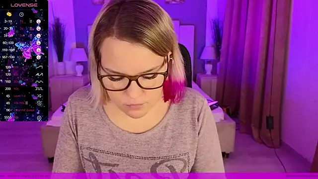 Snapshot of EVAshinyGIRL chatting on 01/23/25, 09:18 EVAshinyGIRL online show from 01/23/25, 09:18