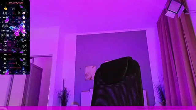 Snapshot of EVAshinyGIRL chatting on 01/23/25, 03:43 EVAshinyGIRL online show from 01/23/25, 03:43