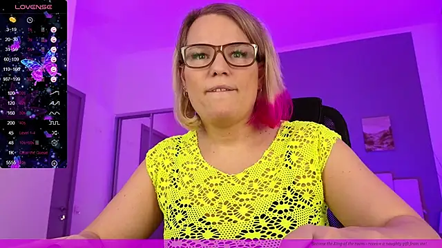 Snapshot of EVAshinyGIRL chatting on 01/28/25, 01:38 EVAshinyGIRL online show from 01/28/25, 01:38