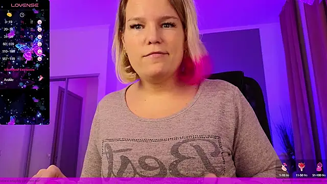 Snapshot of EVAshinyGIRL chatting on 01/30/25, 04:45 EVAshinyGIRL online show from 01/30/25, 04:45