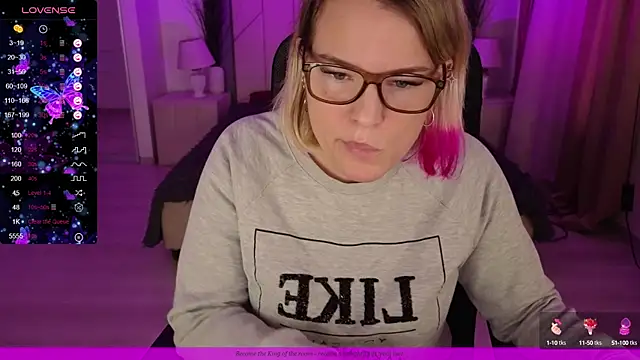 Snapshot of EVAshinyGIRL chatting on 02/04/25, 07:40 EVAshinyGIRL online show from 02/04/25, 07:40