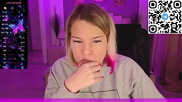 Snapshot of EVAshinyGIRL chatting on 02/05/25, 07:50 EVAshinyGIRL online show from 02/05/25, 07:50