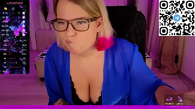 Snapshot of EVAshinyGIRL chatting on 02/05/25, 10:51 EVAshinyGIRL online show from 02/05/25, 10:51