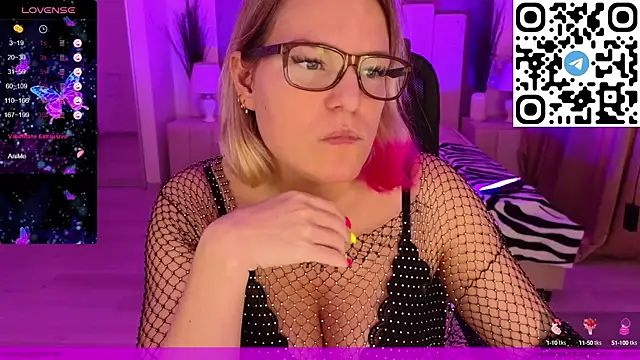 Snapshot of EVAshinyGIRL chatting on 02/08/25, 11:01 EVAshinyGIRL online show from 02/08/25, 11:01