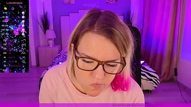 Snapshot of EVAshinyGIRL chatting on 02/09/25, 07:49 EVAshinyGIRL online show from 02/09/25, 07:49