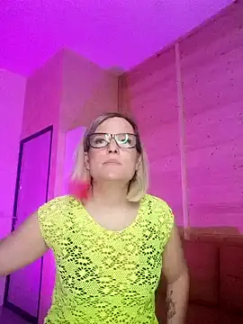 Snapshot of EVAshinyGIRL chatting on 03/02/25, 01:49 EVAshinyGIRL online show from 03/02/25, 01:49