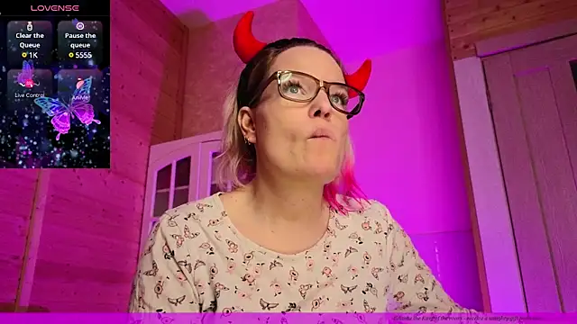 Snapshot of EVAshinyGIRL chatting on 03/09/25, 07:48 EVAshinyGIRL online show from 03/09/25, 07:48