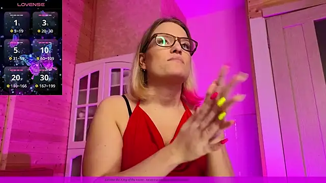 Snapshot of EVAshinyGIRL chatting on 03/13/25, 11:30 EVAshinyGIRL online show from 03/13/25, 11:30