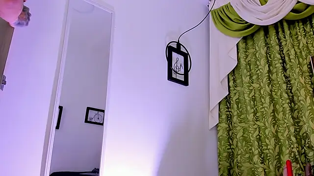 dilan scootk  online show from 01/30/25, 11:11