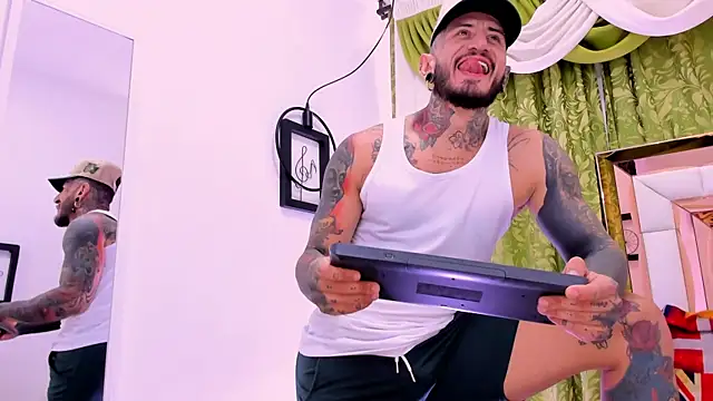 dilan scootk  online show from 11/25/25, 07:36