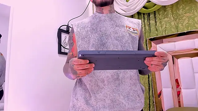 dilan scootk  online show from 12/02/25, 07:31