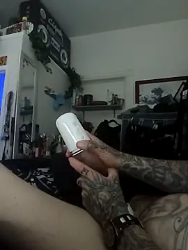 Snapshot of Slunghung79 chatting on 09/13/25, 05:13 Slunghung79 online show from 09/13/25, 05:13