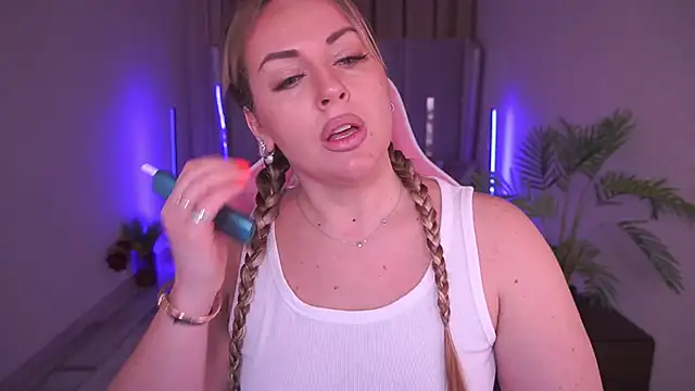 KiraCandyS online show from 02/01/25, 08:58