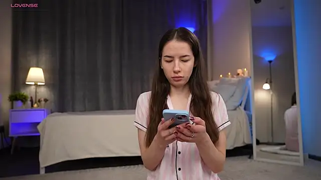 Snapshot of Amely_Young chatting on 11/17/25, 02:17 Amely Young online show from 11/17/25, 02:17