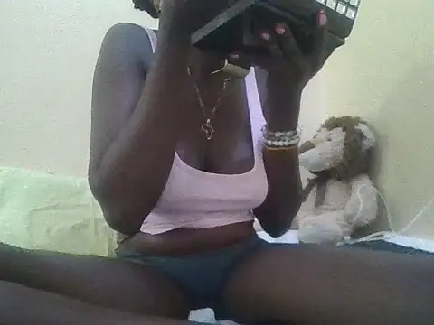 Snapshot of Pretty_ellahh chatting on 02/17/25, 12:48 Pretty ellahh online show from 02/17/25, 12:48