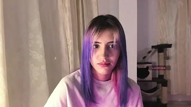 linnie  online show from 12/12/24, 08:14