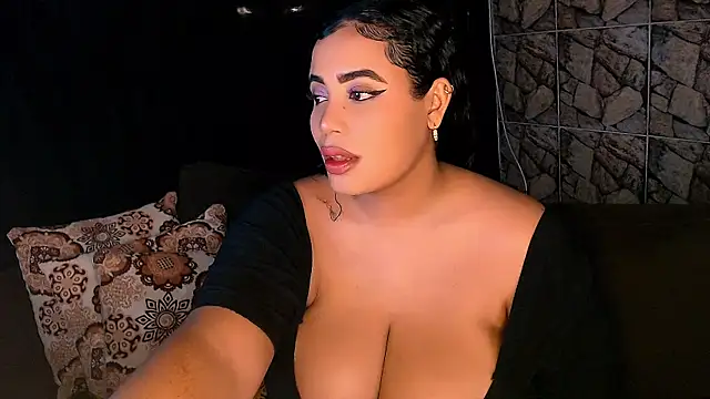 Snapshot of Emmacamille chatting on 02/27/25, 03:47 Emmacamille online show from 02/27/25, 03:47