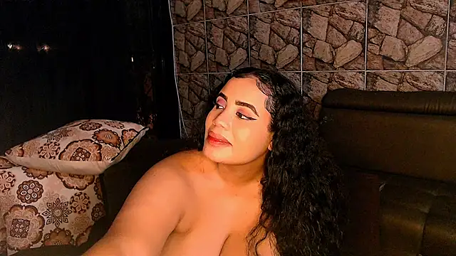 Snapshot of Emmacamille chatting on 02/27/25, 06:50 Emmacamille online show from 02/27/25, 06:50