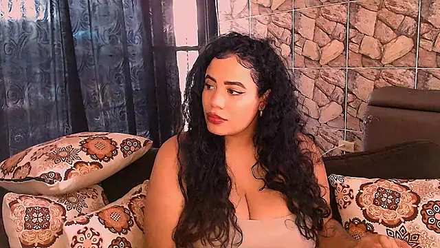 Snapshot of Emmacamille chatting on 02/27/25, 04:43 Emmacamille online show from 02/27/25, 04:43