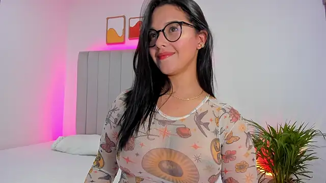 Snapshot of amy_robertz chatting on 11/15/25, 02:09 amy robertz online show from 11/15/25, 02:09