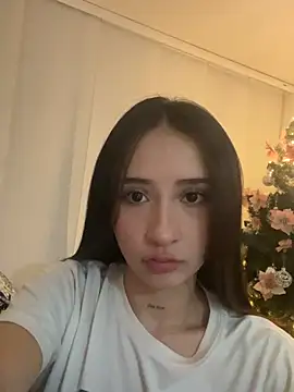 Snapshot of Angeeel_ chatting on 12/27/24, 05:31 Angeeel online show from 12/27/24, 05:31