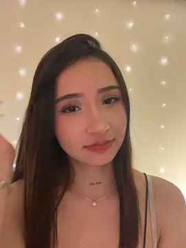 Snapshot of Angeeel_ chatting on 02/21/25, 04:18 Angeeel online show from 02/21/25, 04:18