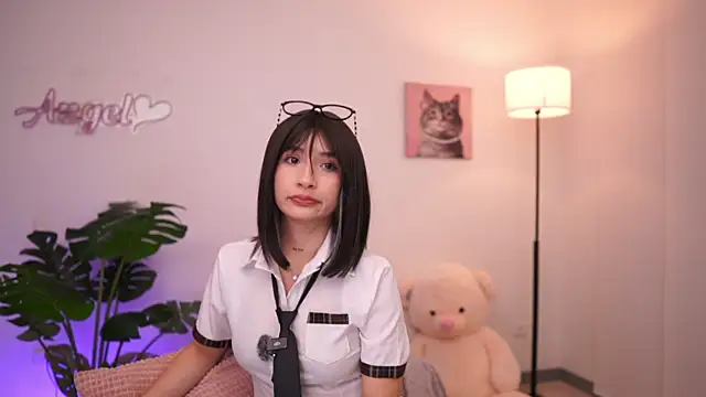 Snapshot of Angeeel_ chatting on 10/13/25, 03:50 Angeeel online show from 10/13/25, 03:50