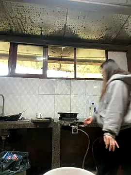 Hellen 111 online show from 12/03/24, 01:30