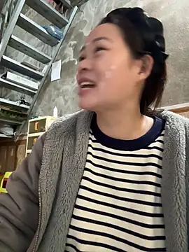 Hellen 111 online show from 11/25/25, 04:45